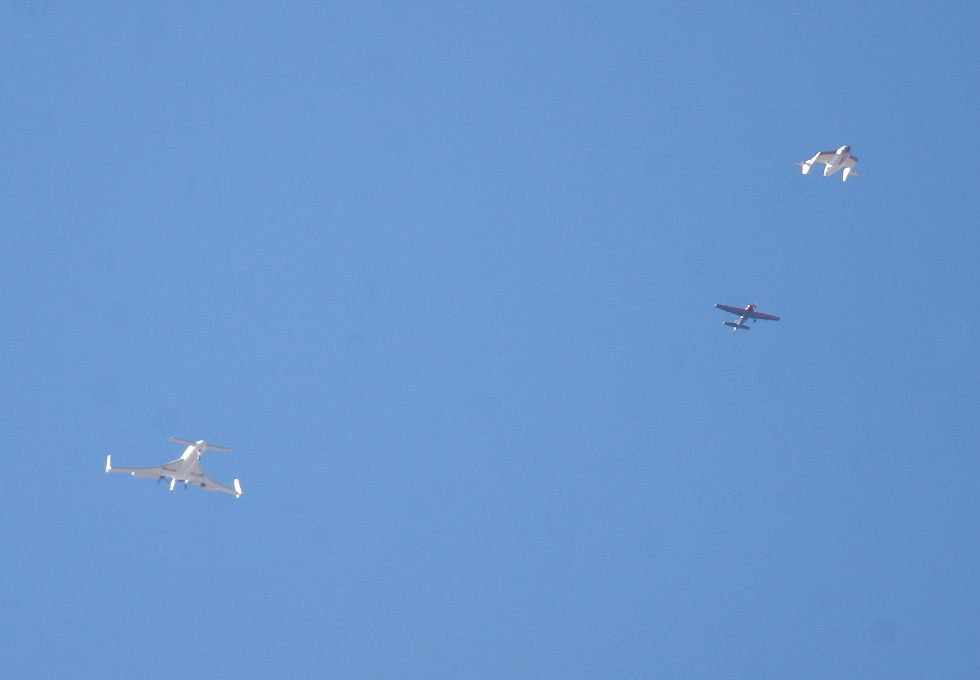 SpaceShipOne with chase planes